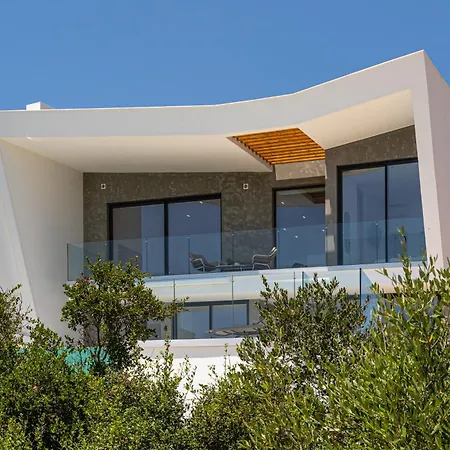 Aurora Luxury With Infinity Pool Вилла *