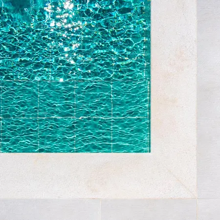 Aurora Luxury With Infinity Pool Вилла *