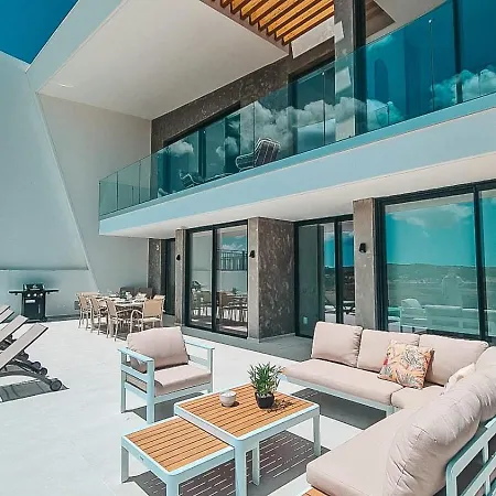 Aurora Luxury With Infinity Pool